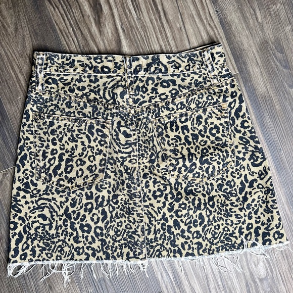 Cheetah print denim skirt - Picture 2 of 3